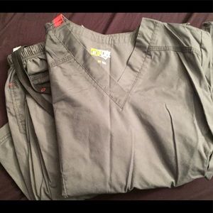 WonderWink Wonderflex Gray Scrub Set